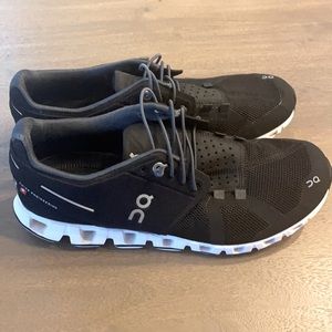 On Running On Cloud black/ white running shoes size 8.5 used good condition